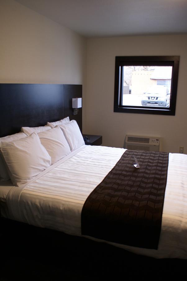 Boarders Inn & Suites By Cobblestone Hotels - Syracuse Exterior photo