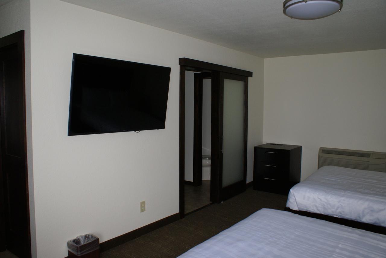 Boarders Inn & Suites By Cobblestone Hotels - Syracuse Exterior photo