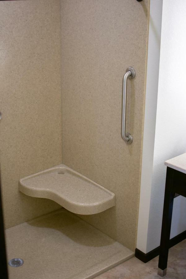 Boarders Inn & Suites By Cobblestone Hotels - Syracuse Exterior photo