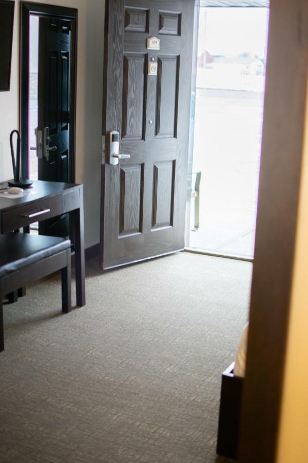 Boarders Inn & Suites By Cobblestone Hotels - Syracuse Exterior photo